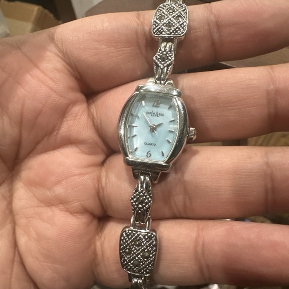 Working LA EXPRESS Silver Tone Dainty Blue Dial Ladies Watch 19mm Fit 6.5 Runs - Picture 1 of 12